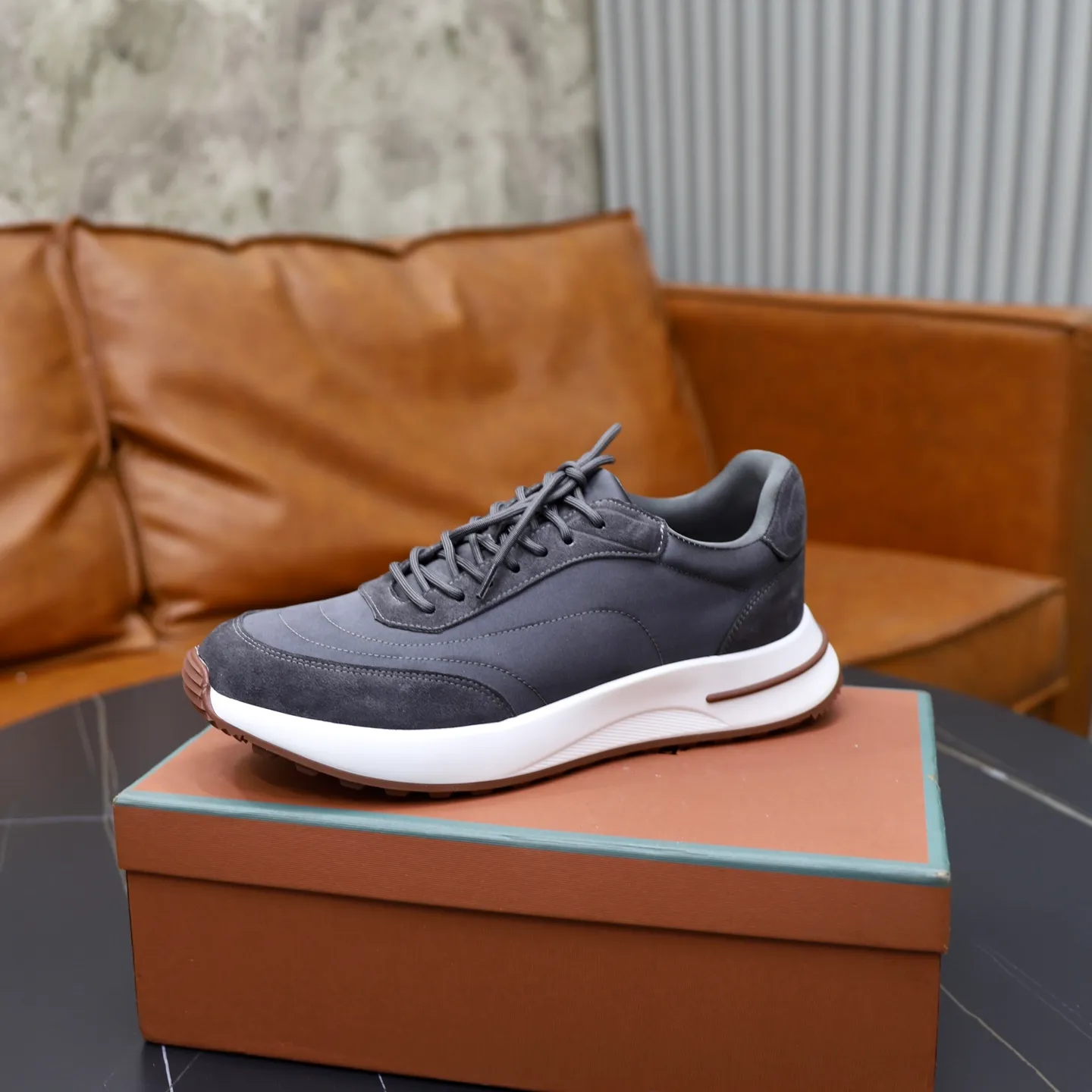 Ex-factory price: 462💰Loropiana LP men's shoes ♞size; 38-44 "45. Customized" original leather splicing. It is really easy to wear, lazy, relaxed, casual, perfect comfort, and there are many color choices, and they all look good with clothes. Is it true that Loropiana can bring social value? “Loropiana is the best thing money can buy”